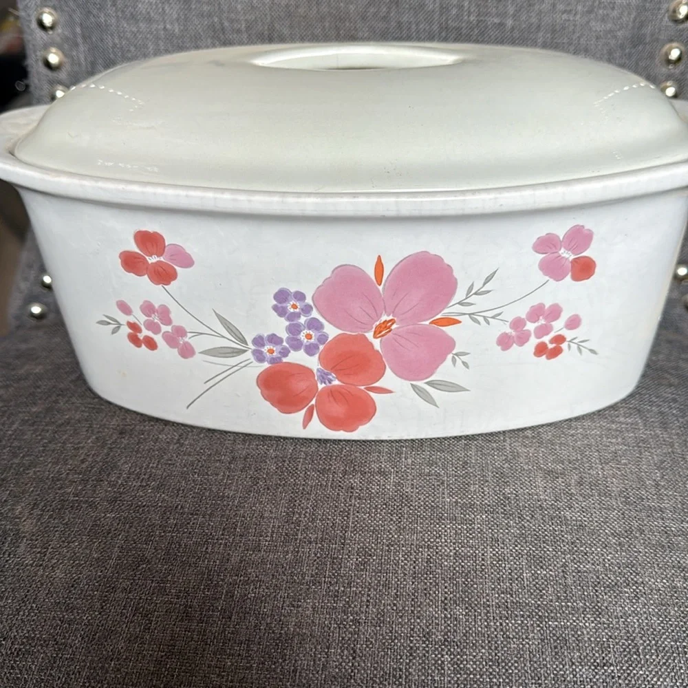 Vintage 1985 Galleria Collection Stoneware 2.4mtrs Covered Casserole Dish‎